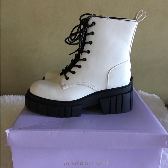 MADDEN GIRL PHILLY LUG SOLE BOOTS - Picture 4 of 8